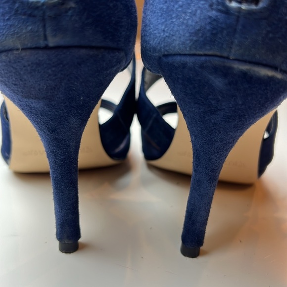 💙WHITE HOUSE BLACK MARKET BLUE VELVET ZIP UP BACK 4.5” HEELS SIZE 7 MEDIUM💙 - Picture 11 of 16